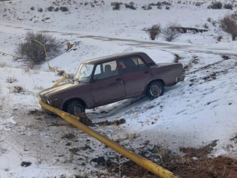 Maşın qaz xəttinə çırpıldı, beş kənd qazsız qaldı