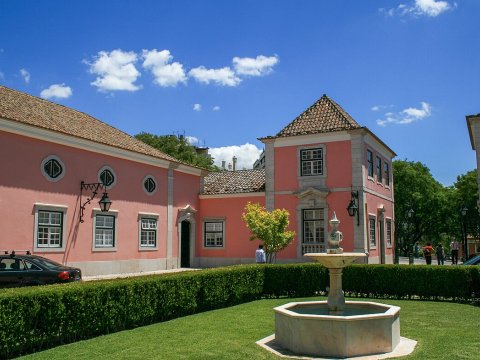 Daha bir&nbsp;ölkə İrandakı səfirliyi bağlayır