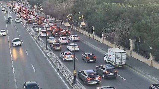 İş həftəsinin sonuncu günündə yollarda TIXAC var