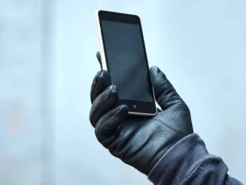 Restorandan iki ədəd mobil telefon oğurlandı