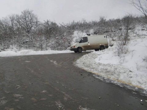Qar Ağsu aşırımında nəqliyyatın hərəkətini&nbsp;iflic etdi