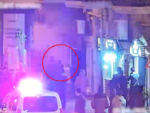 Bakının mərkəzində baş verən yanğına polis belə müdaxilə etdi&nbsp;- VİDEO