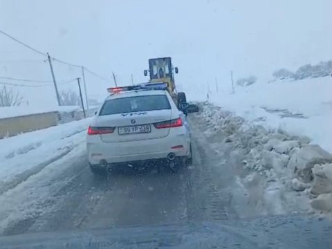 Zəfər yolu qardan təmizlənir -&nbsp;VİDEO