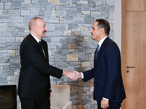 İlham Əliyev Qətərin Baş naziri ilə bir arada