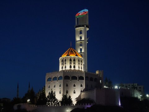 Cümhuriyyət Qülləsində Azərbaycan bayrağı - GÖRÜNTÜ