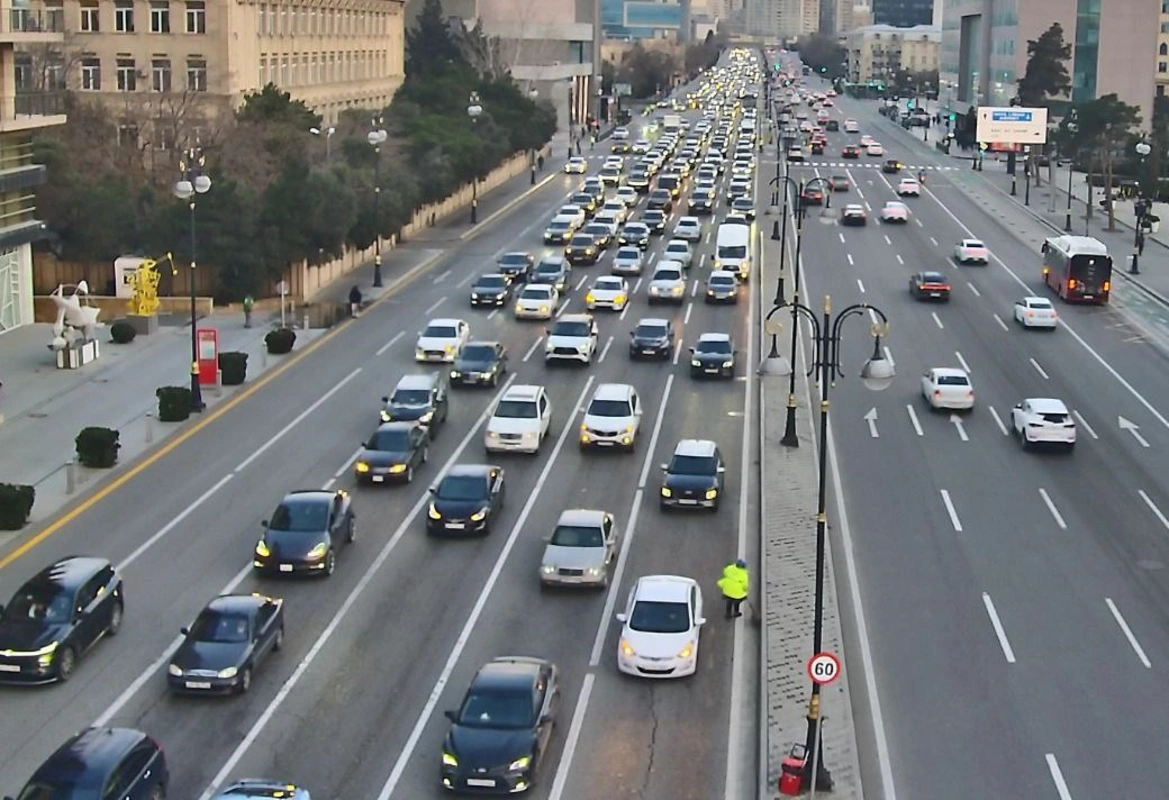 Buz və qar tıxaca səbəb oldu - SİYAHI