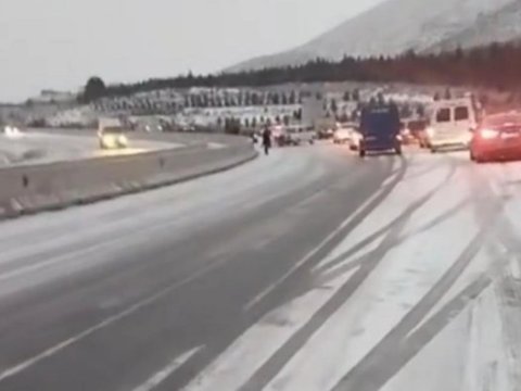 Sürücülər oxusun - Aeroport yolu buz bağlayıb