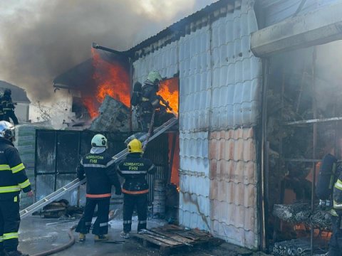 Ziya Bunyadov prospektindəki yanğın tam&nbsp;söndürülüb - FOTOLAR