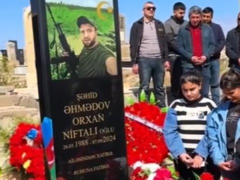 Məzar daşındakı "şəhid" yazısı mübahisə yaratdı: Din və qanun nə deyir?