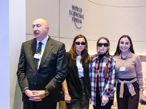 Prezident ailəsi ilə birlikdə Davosda - FOTOLAR