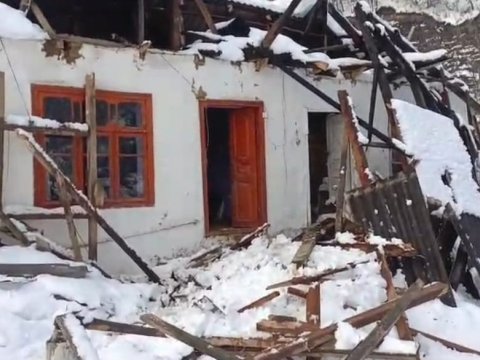 Lerikdə damı çökən evdə 3 nəfər olub - FOTOLAR