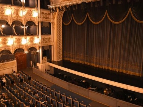 Dövlət teatrlarında baş rejissor ştatı ləğv edildi