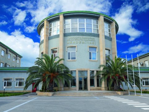 Gömrük Akademiyasını məzunlarına döş nişanı veriləcək