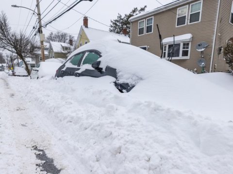 Güclü qar səbəbindən 26 nəfər öldü