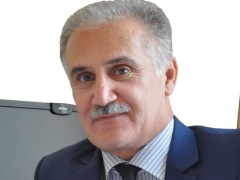 Əsl müəllim haqqında oçerk