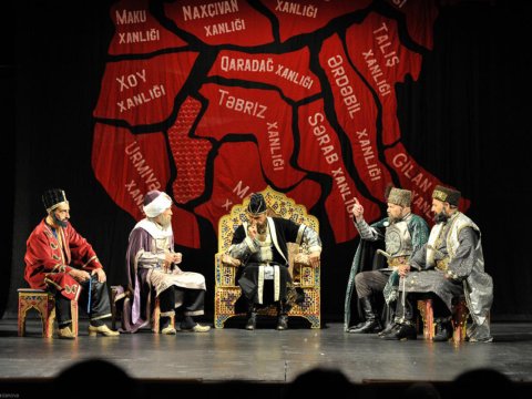 Nazirlik teatrlardakı struktur dəyişikliklərinə aydınlıq gətirdi