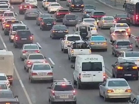 Məktəblər qış tətilində olsa da, səhər yollar TIXACLIDIR