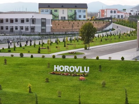 Köç karvanı Horovlu kəndinə çatıb