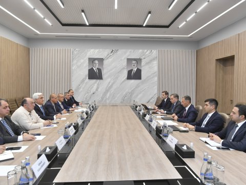 Rəşad Nəbiyev İKT şirkətləri ilə əsas çətinlikləri müzakirə etdi