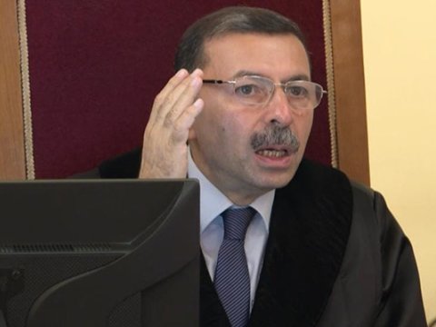 Məşhur hakim 4 881 manat pensiyadan narazıdır