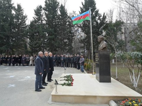 Emin Əmrullayev Milli Qəhrəmanın&nbsp;büstünün açılışında - FOTOLAR