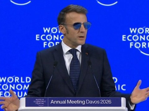 Tramp yenidən Makronu ələ saldı