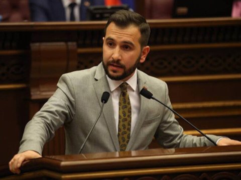 Fraksiya rəhbərinin malikanə alması araşdırılır