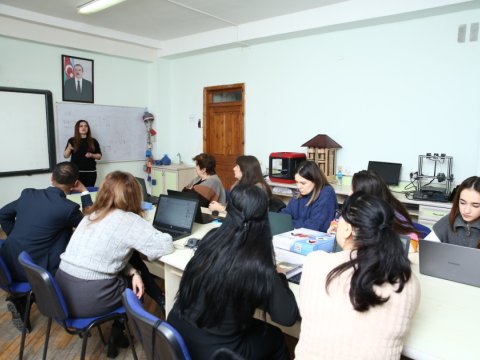 Bu universitetdə müəllimlərin yarısı öz məzunlarıdır
