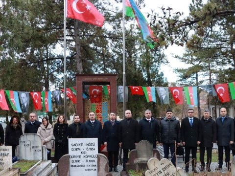 Səfir Rəsulzadənin məzarını ziyarət etdi - FOTO