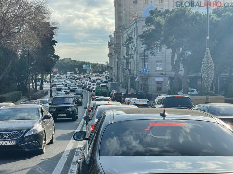 Dərslərin başlaması tıxaclı yolların sayını artırdı -&nbsp;SİYAHI