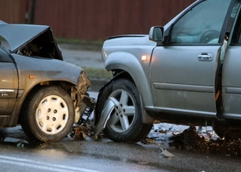 İki maşın toqquşub - Xəsarət alan var