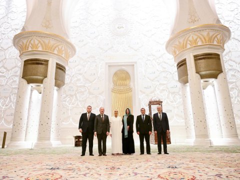 Leyla Əliyeva Əbu-Dabidə Şeyx Zayed məscidini ziyarət edib