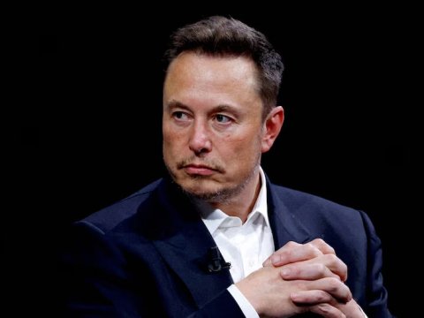 Şəxsi sərvəti 1 trilyon dollara yaxınlaşır