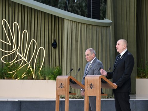 Prezidentə mükafat təqdim olunur - CANLI