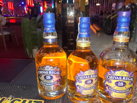 Məşhur meyxanaçının restoranında saxta içkilər verilirmiş - FOTO