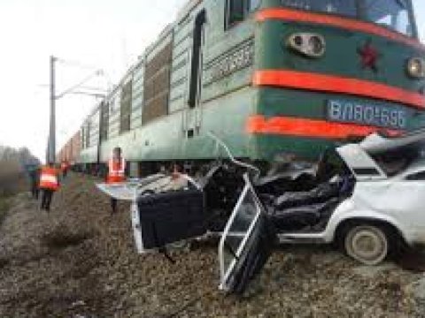 Xaçmazda qatarla maşın toqquşdu&nbsp;- Sürücü öldü