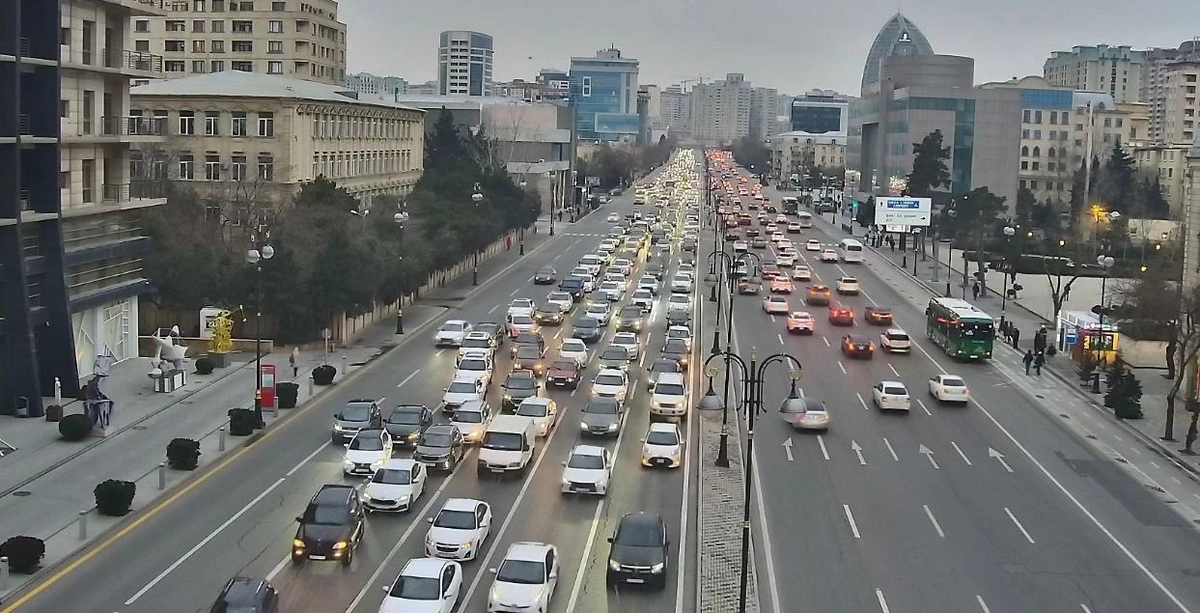 Paytaxtda 22 istiqamətdə sıxlıq müşahidə olunur