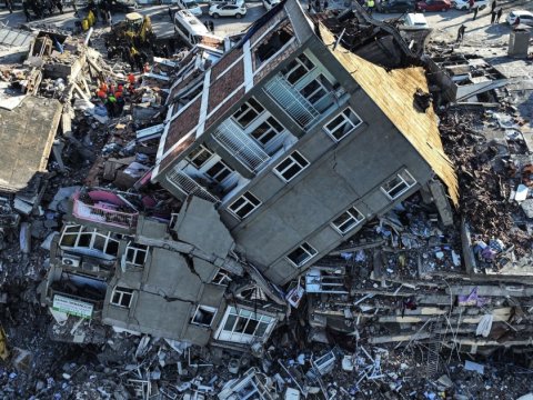 Türkiyədə baş vermiş dağıdıcı zəlzələdən 3 il ötür