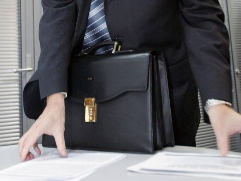 Atəş açan şagirdin atası rəis müavini olub