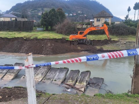 Astarada torpaq sürüşməsi - Çayın məcrası dəyişdirilir