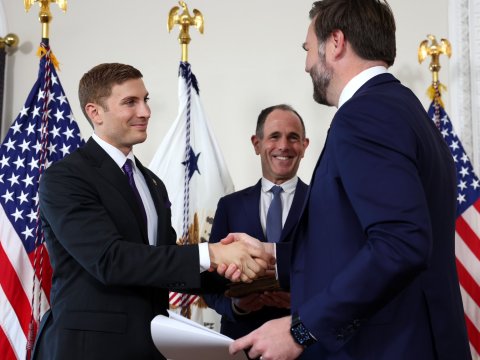 Venslə birgə o da Azərbaycana GƏLİR