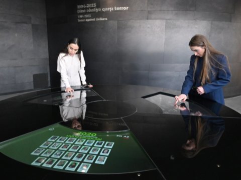 Leyla və Alena Əliyeva Gəncə Memorial Kompleksində - FOTOLAR