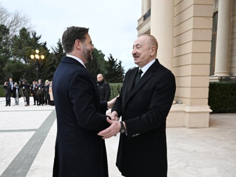 Azərbaycan Prezidenti ABŞ-nin Vitse-prezidentini qarşıladı