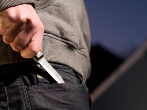 Gəncədə 20 yaşlı oğlanı döyüb, kəsici alətlə xəsarət yetiriblər