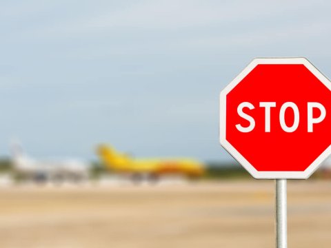 Direktorun ölkədən çıxışına qadağa qoyuldu