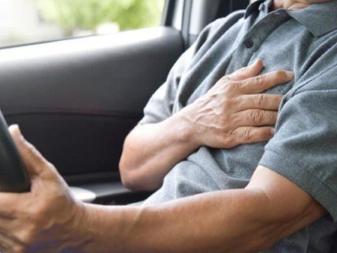 Sürücünün ürəyi tutdu, sükan arxasında öldü