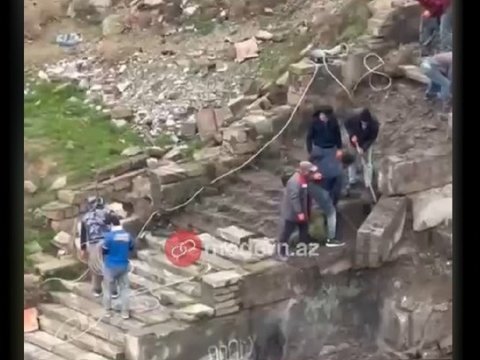 Əhmədlidə sürüşmə zonasında tikinti: Aidiyyatı qurumlar nə deyir?