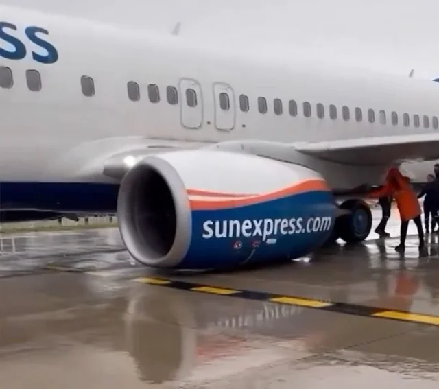 Hava limanında həyəcan:&nbsp;təyyarə təcili boşaldıldı