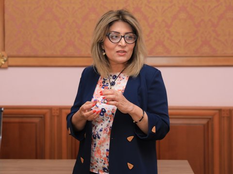 Tanınmış aparıcı televiziyadan GETDİ