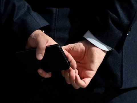 Məxfi məlumatları sevgilisi ilə bölüşən polkovnikə hökm oxundu